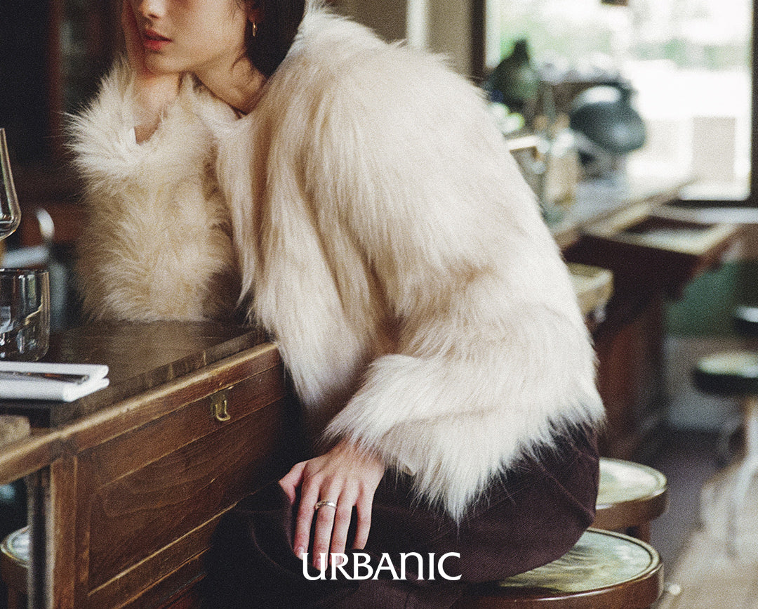 <alt=fur jacket with band ring>
