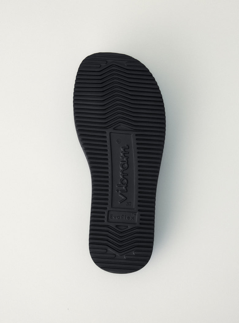 Lightweight flip-flops with thick Vibram sole