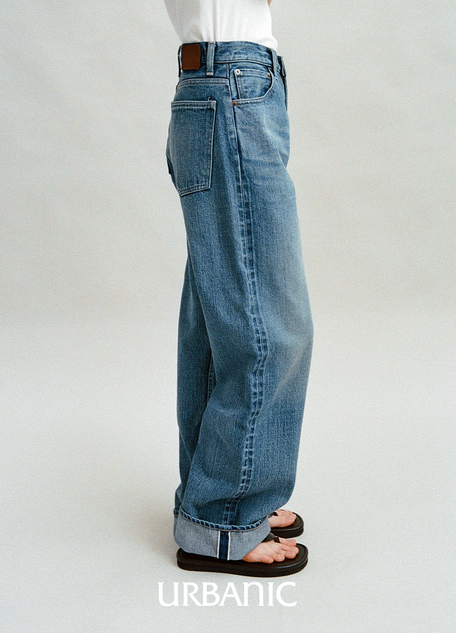 denim with flat flp-flops in summer