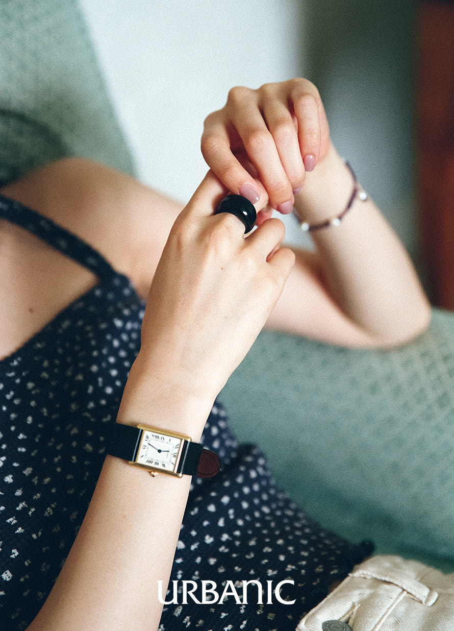 Statement black resin ring that adds a striking accent