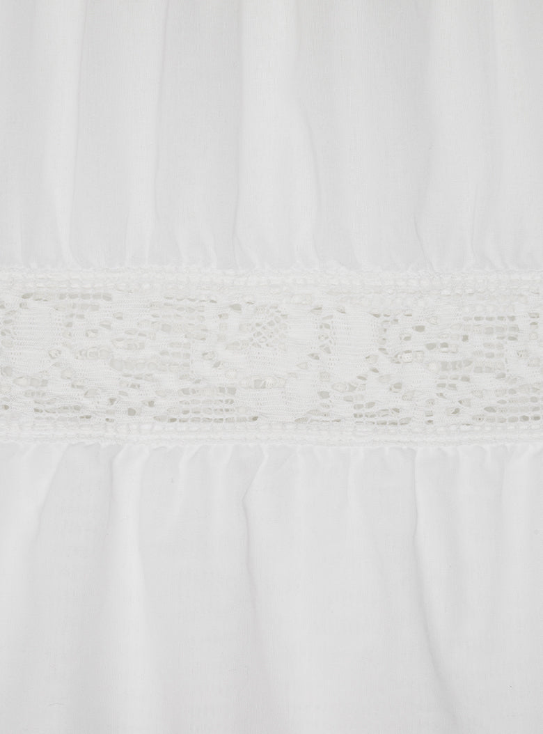 Loosely woven cotton skirt with lace hem
