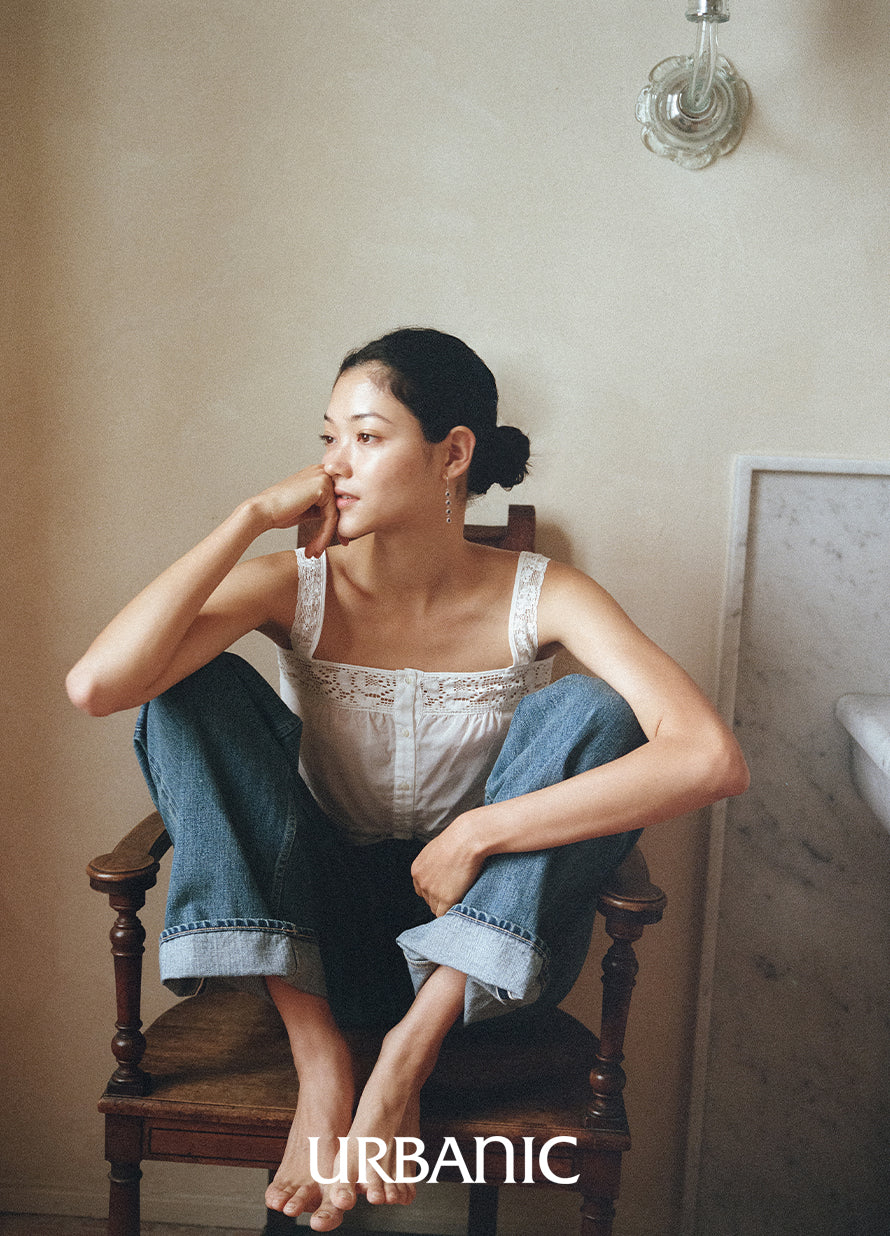 Feminine cotton top with embroidered lace waist