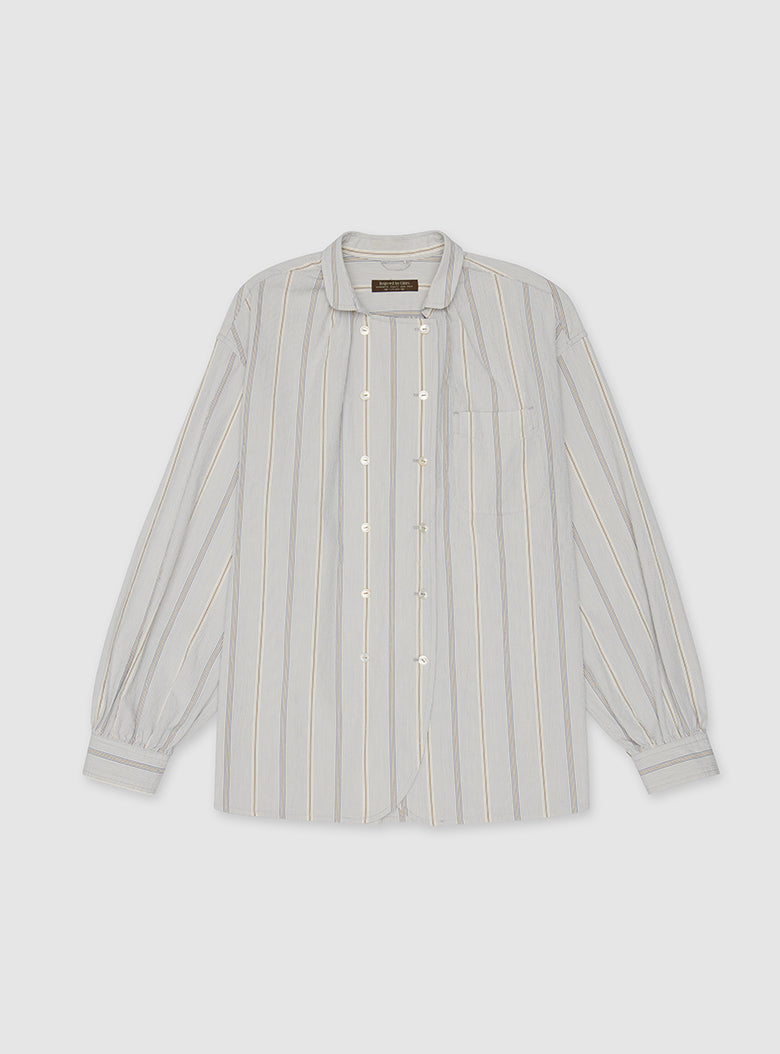 Pleated white atelier shirt with a relaxed silhouette