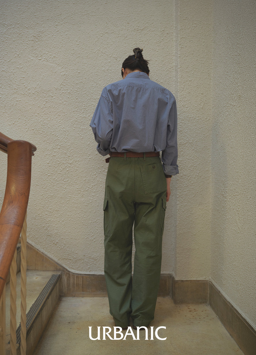 vintage cargo pants outfit for women