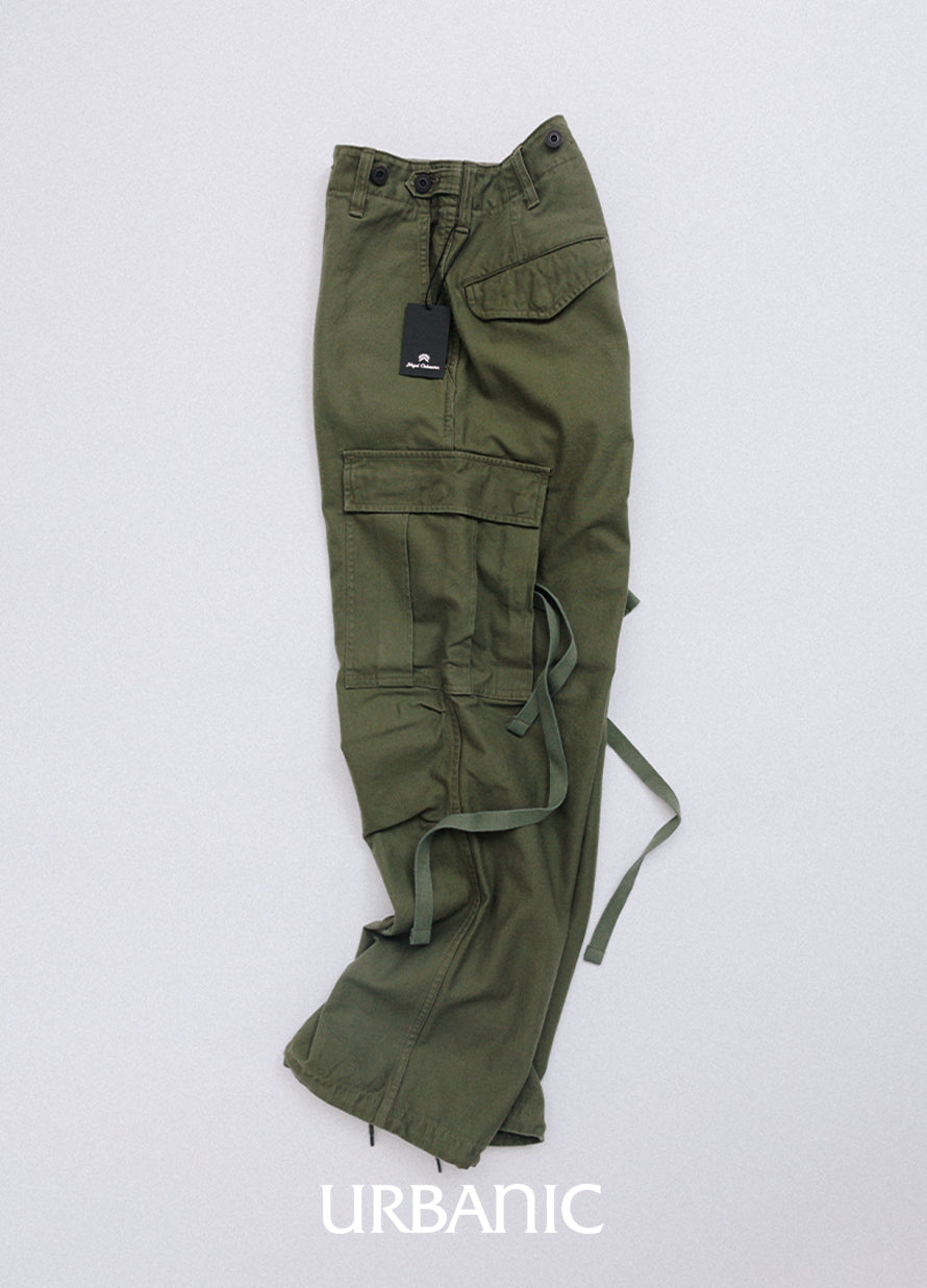 Classic cargo pants with pleated and flap patch pockets