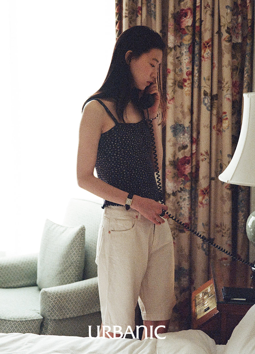 Women’s casual denim shorts in loosely woven twill cotton