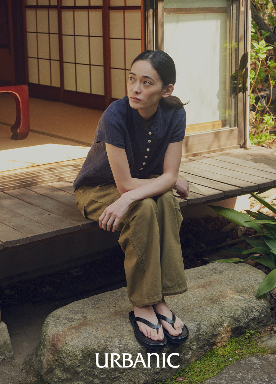 Breezy blouse in textured linen for warm summer days