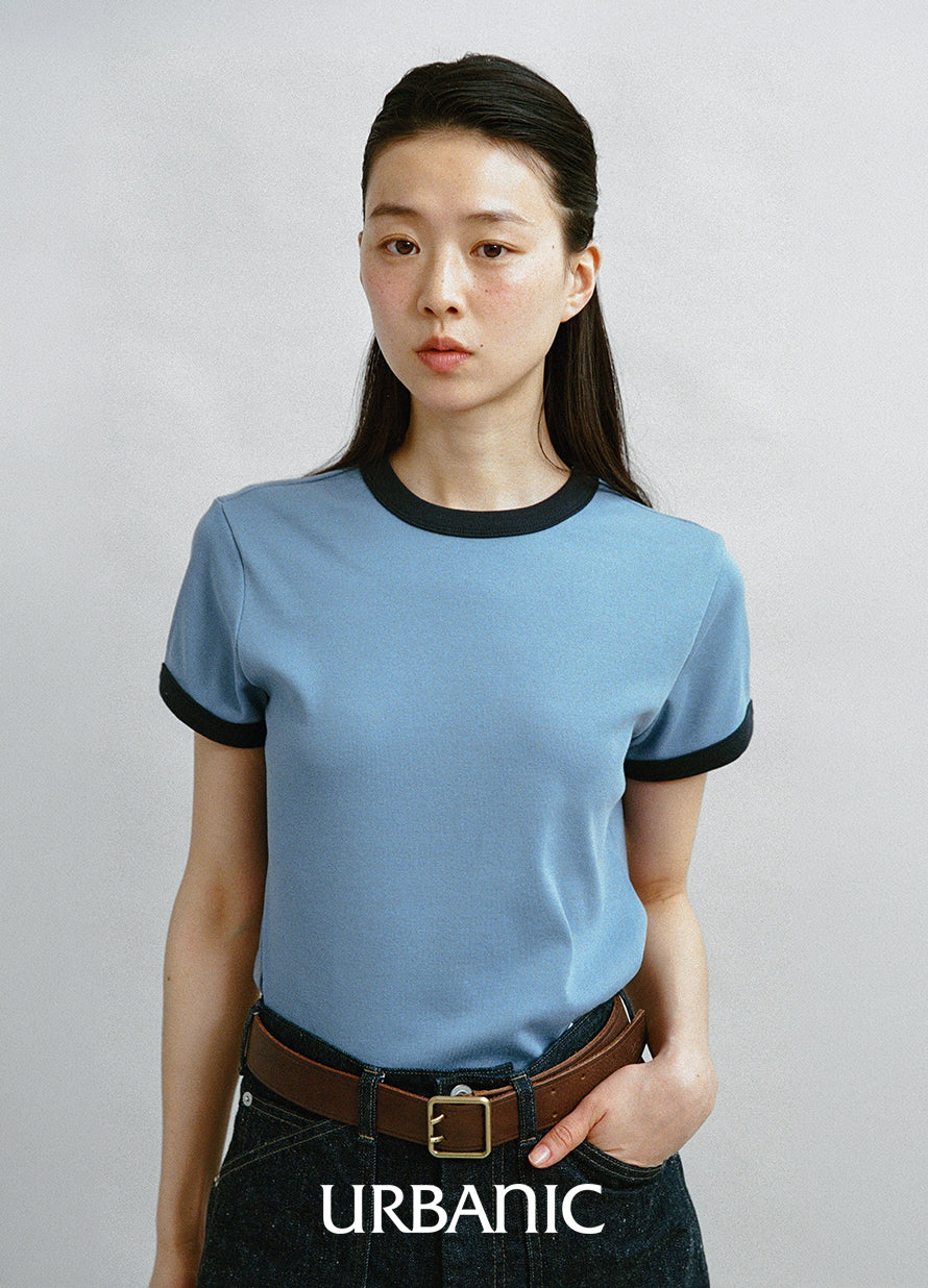 Boyish short-sleeve round-neck T-shirt with a close fit.
