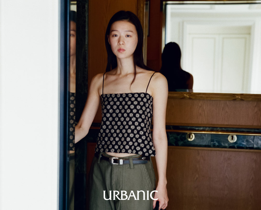 Lightweight stretch top with floral jacquard texture