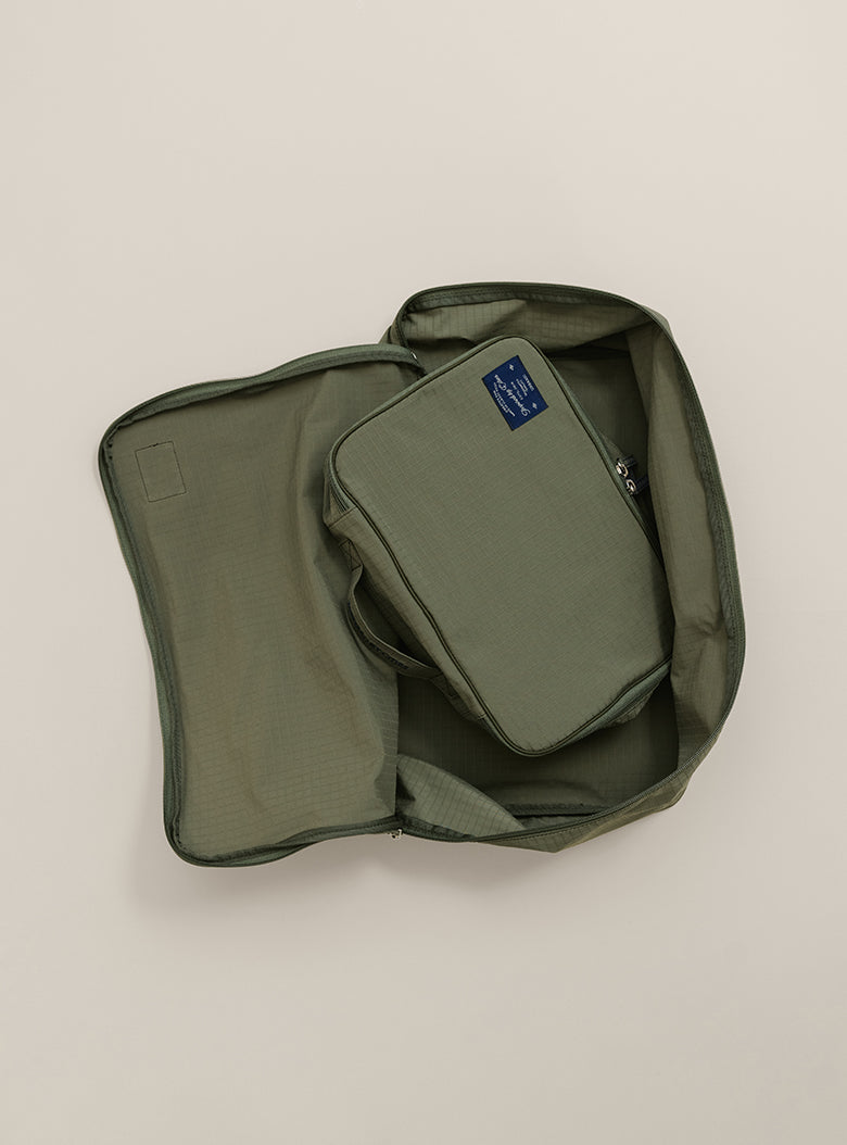 25 Holiday Travel Zip Bag