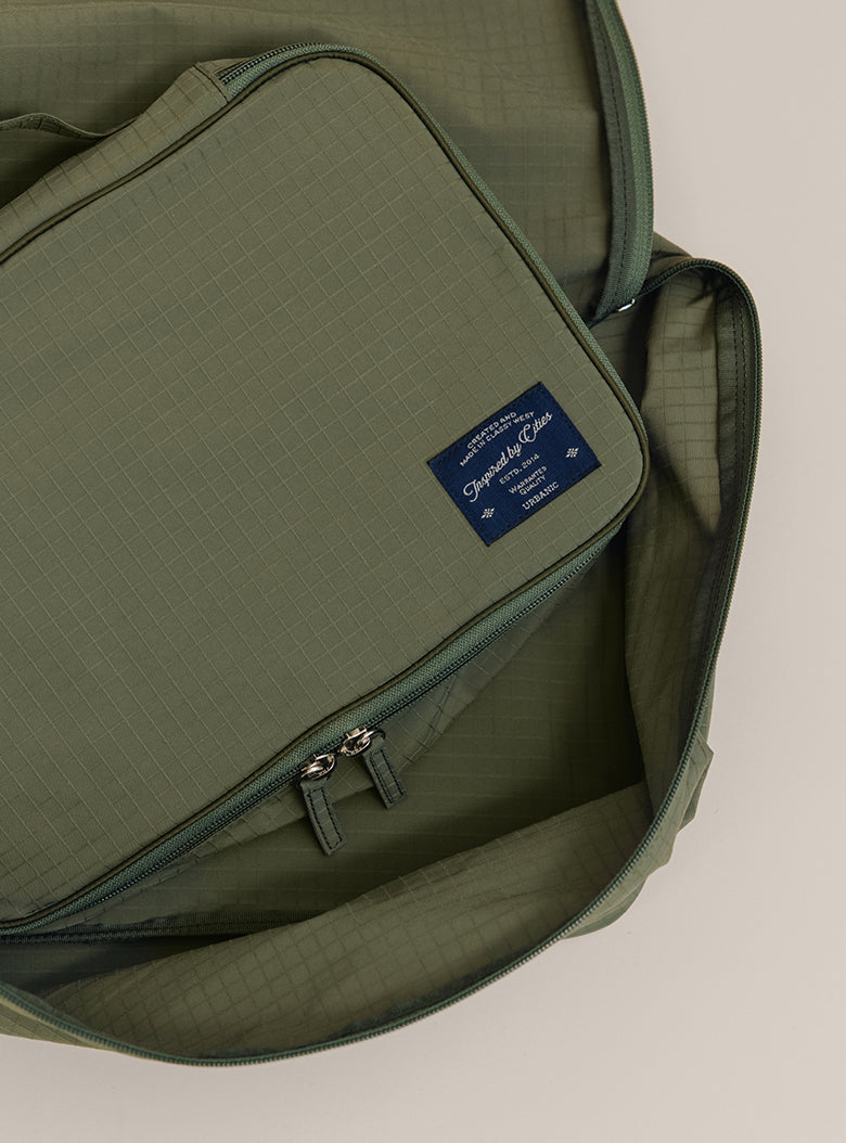 25 Holiday Travel Zip Bag