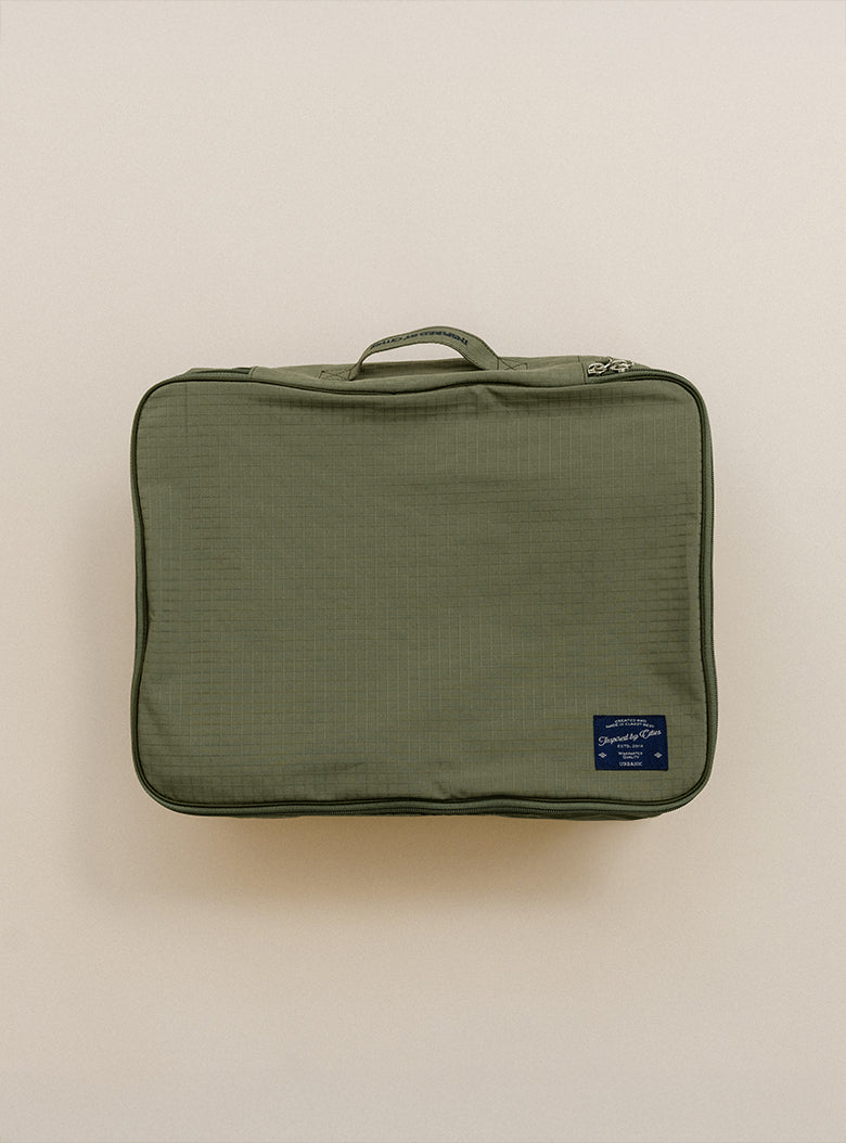 25 Holiday Travel Zip Bag