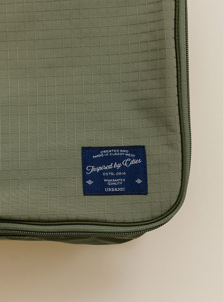 25 Holiday Travel Zip Bag