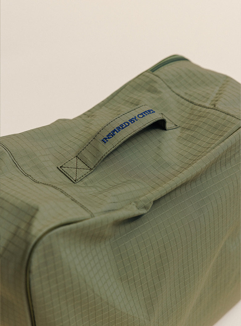 25 Holiday Travel Zip Bag