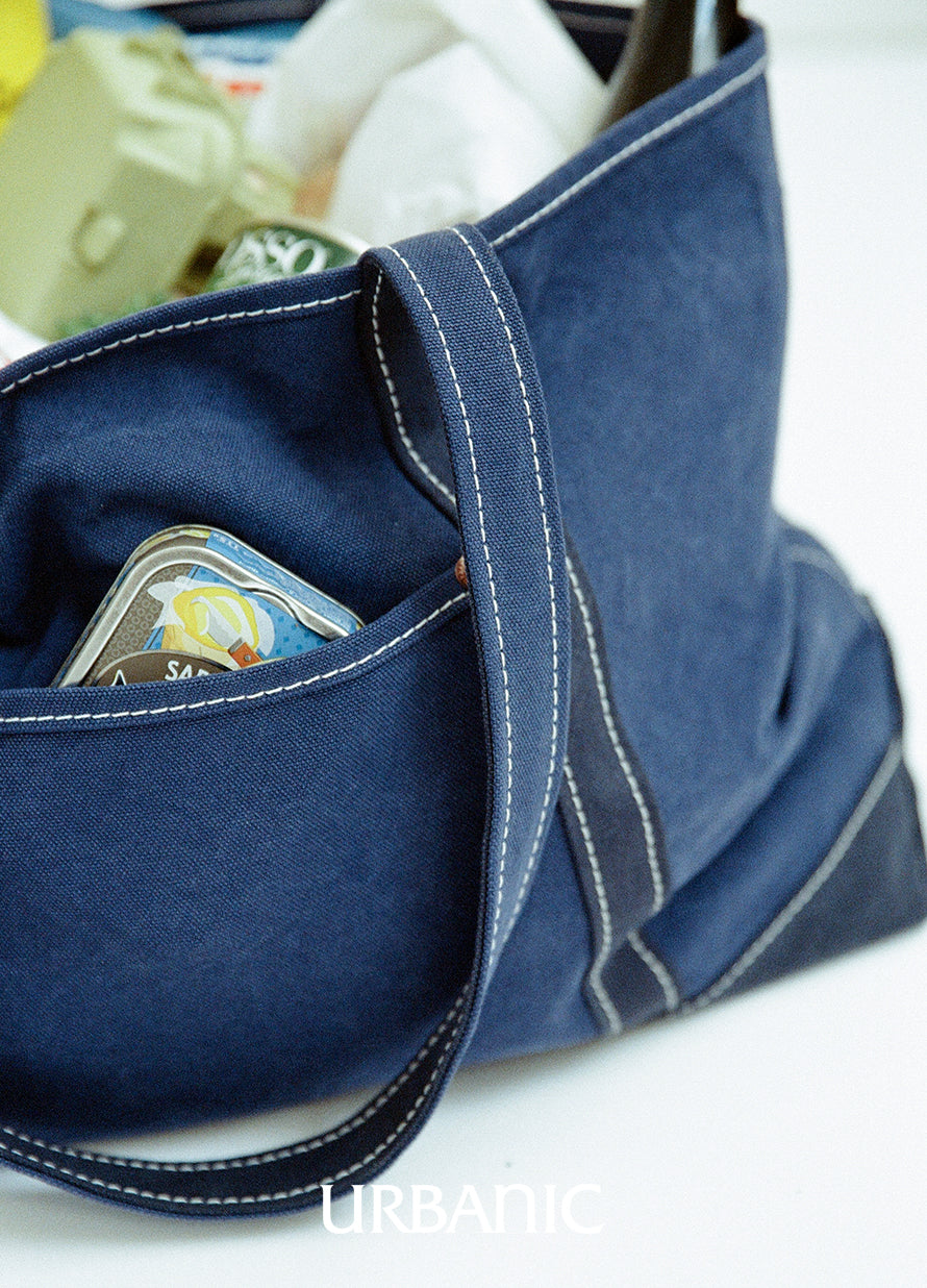 white stitching canvas bag 