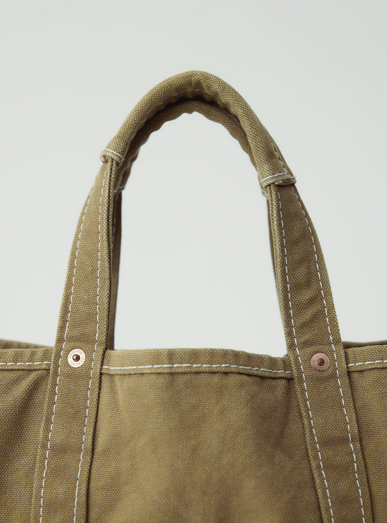 Practical tote bag with sturdy straps and roomy shape