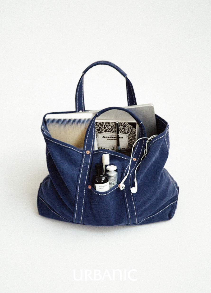 Spacious tote bag for laptops and books