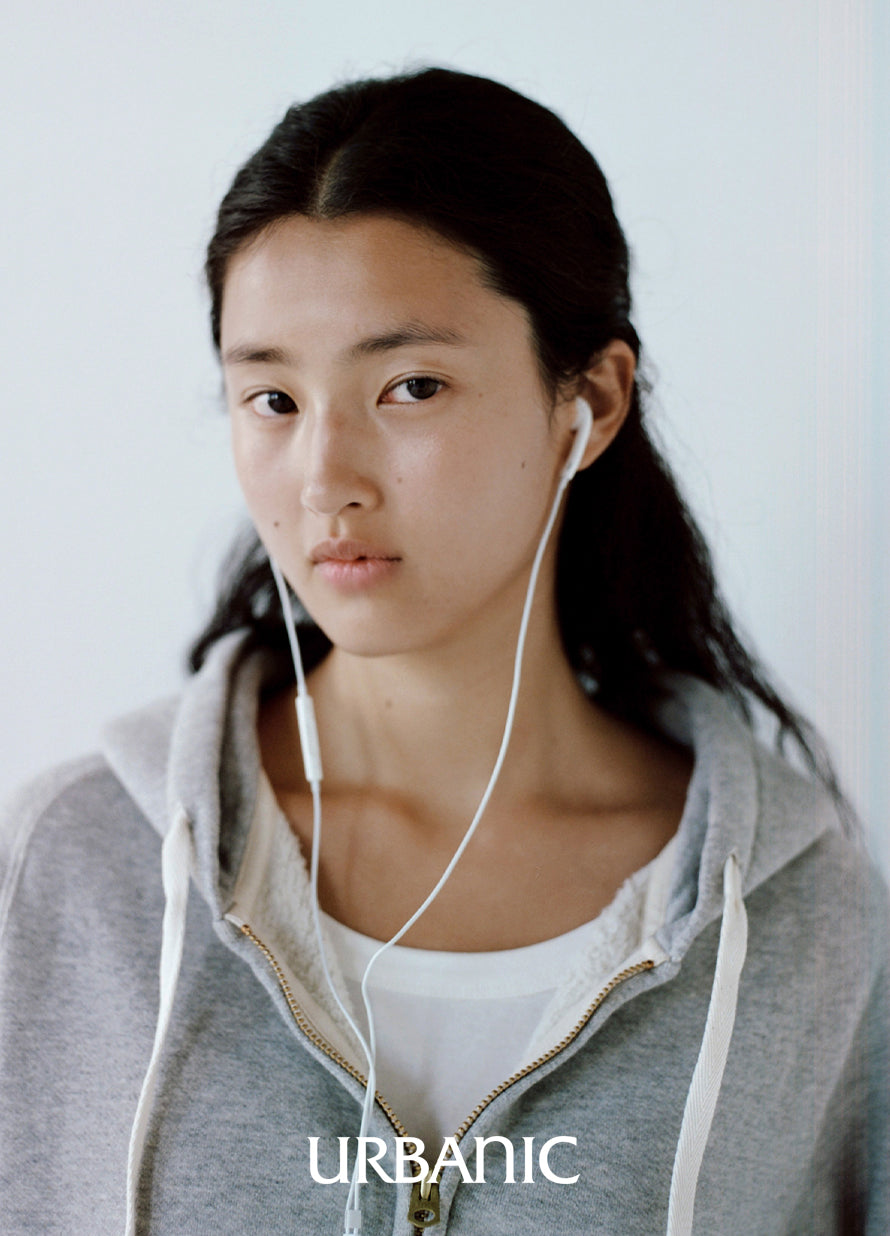 Comfortable raglan top with substantial texture