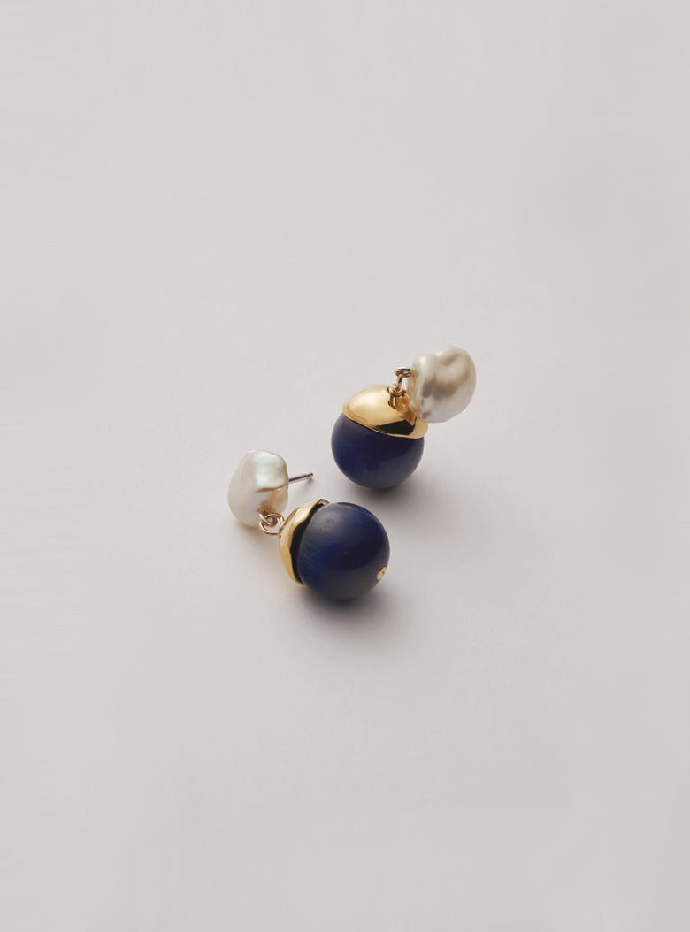 Demi-fine earrings featuring irregular pearls and blue beads