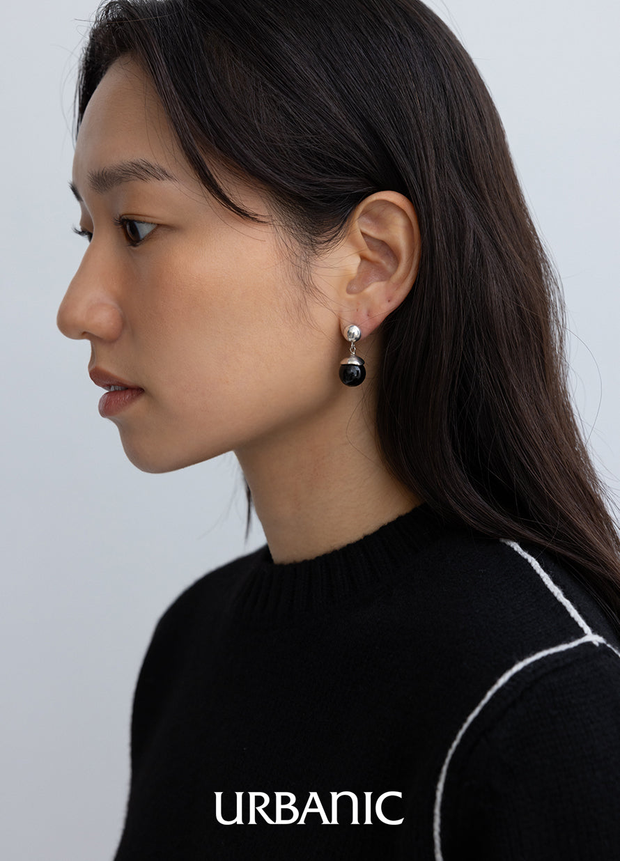 Onyx Maude Earrings