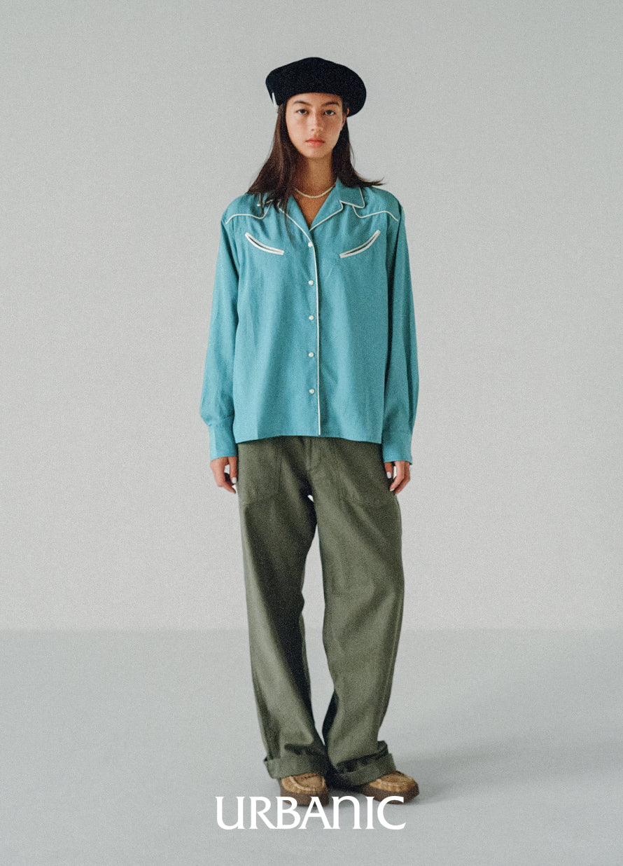 Japanese-made shirt with glossy milky-white snaps